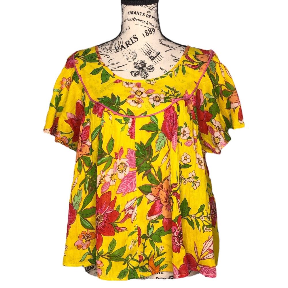 Band of the Free (S) Short Sleeve Raised Trim Floral Billowy Hem Blouse Top